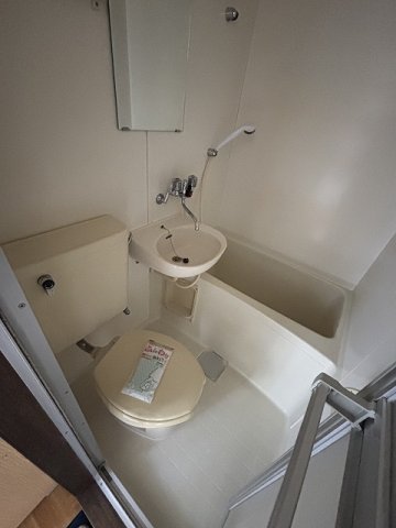 トイレ　お風呂とトイレと洗面台のユニットバスです♪
