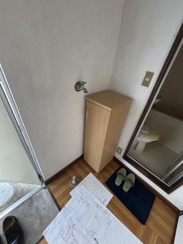 玄関　玄関内にある室内洗濯機置き場とシューズボックスです♪