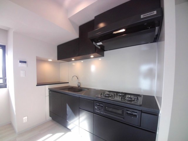 キッチン　【レジディア文京本郷IV】ガス３口グリル付きシステムキッチン