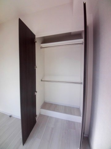 収納　【レジディア文京本郷IV】５．３帖の洋室の収納です。