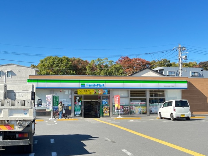 コンビニ　ファミリーマート　所沢けやき台店（コンビニ）まで400m