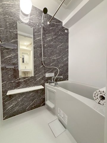 バス・シャワールーム　コンパクトで使いやすいお風呂です