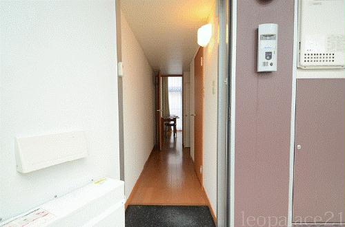 玄関　備品や設備仕様は号室等により異なります現地をご確認下さい。