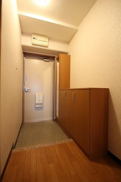 玄関　同物件、別号室のものです。