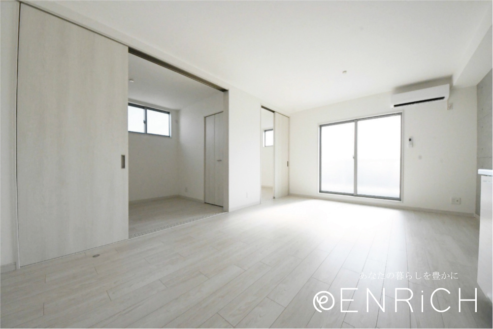 バス・シャワールーム　現物の内装、北欧調のホワイトカラーの内装