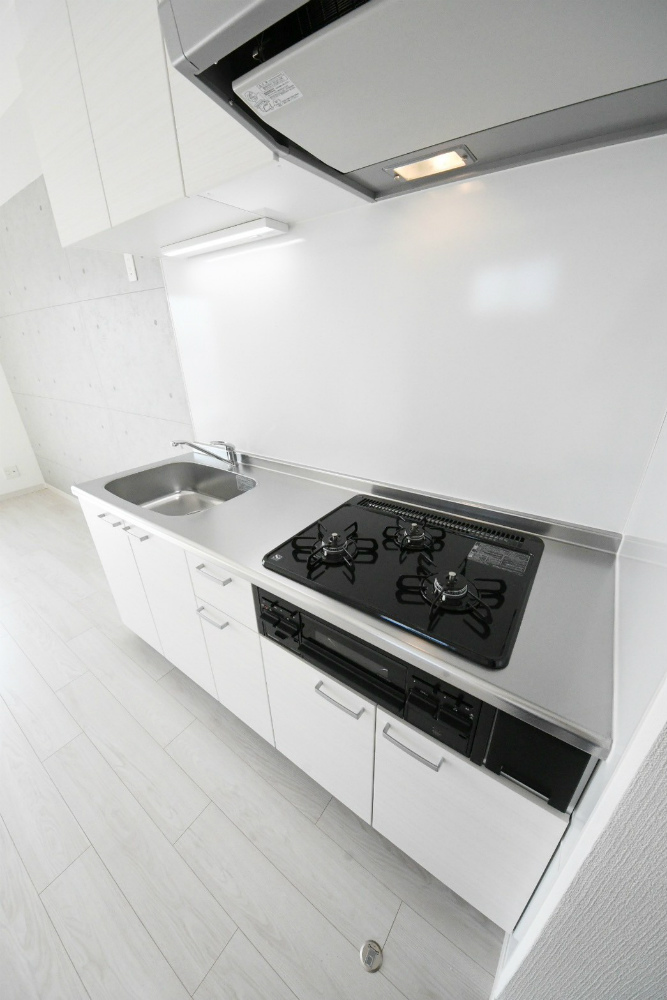 トイレ　システムキッチン3口グリル搭載