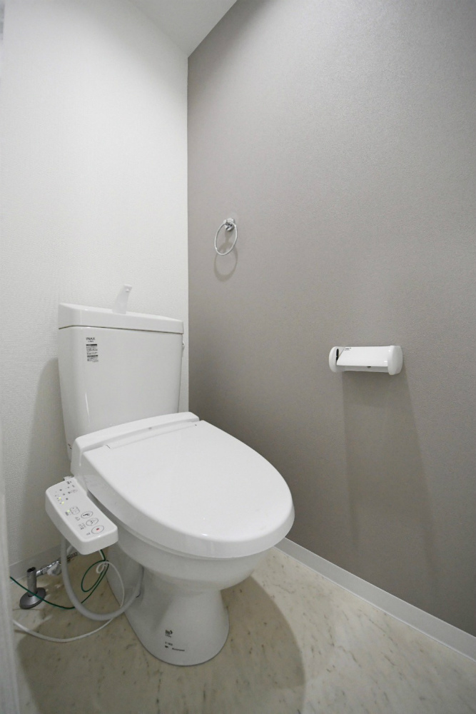 バルコニー　洗浄暖房便座機能搭載