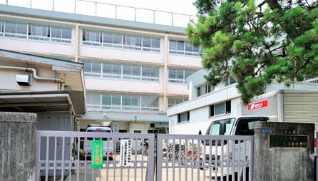 小学校　三鷹市立第五小学校（小学校）まで1011m