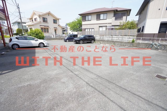 駐車場　駐車場があるので、車を買う予定の方も安心です