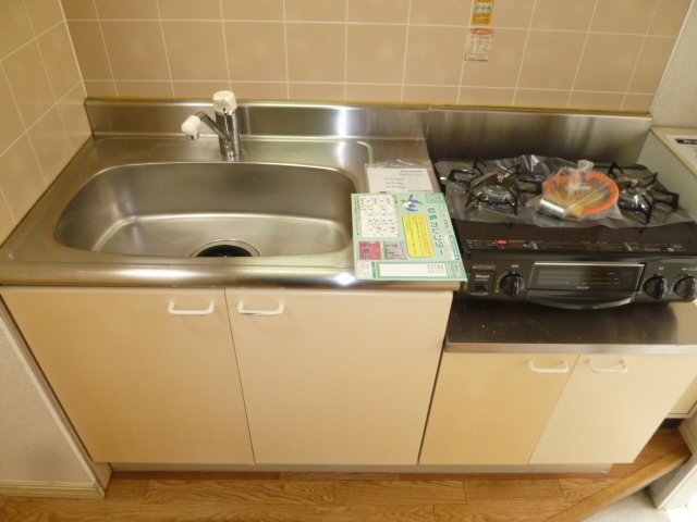 キッチン　残置物の2口プロパンガスコンロ付きのキッチンです♪