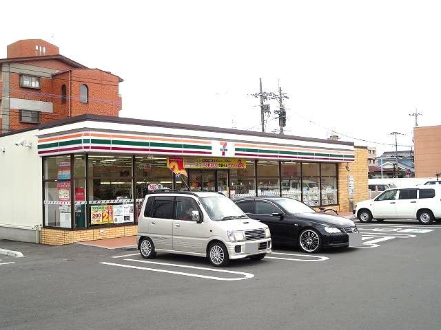 コンビニ　セブンイレブン（コンビニ）まで650m