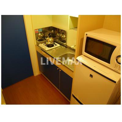 玄関　オートロック付で女性の一人暮らしでも安心です。