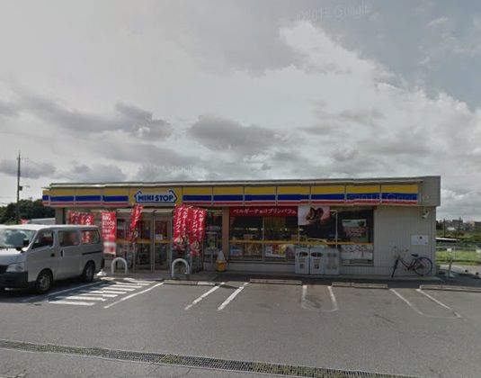 コンビニ　ミニストップ鎌ヶ谷中沢店（コンビニ）まで812m