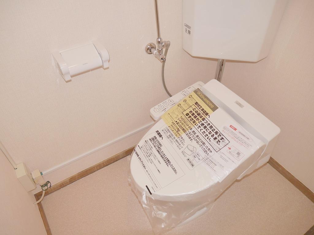 収納　快適な温水洗浄便座付きです。