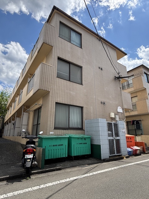 建物外観　宅配ＢＯＸ付♪不在時でも荷物のお預かり可能◎！