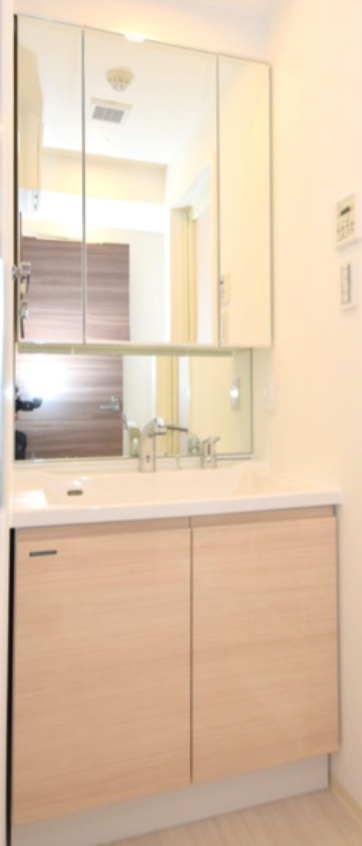 洗面設備　同マンションの別部屋参照