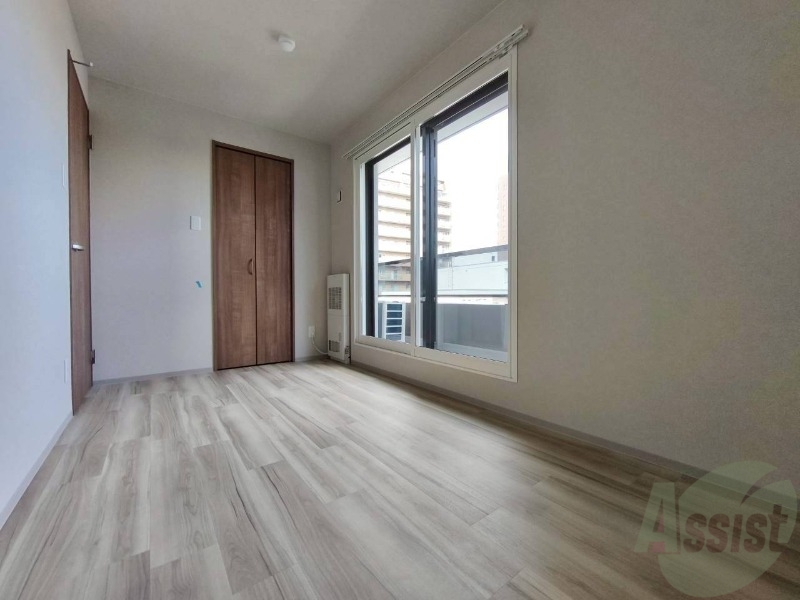 その他部屋・スペース　こちらのお部屋は光が差し込む、温かみのあるお部屋です。