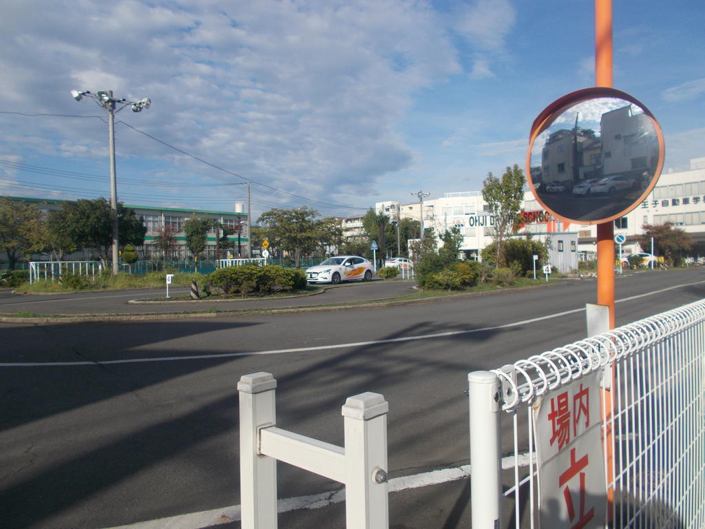 高校・高専　王子自動車学校（高校・高専）まで300m
