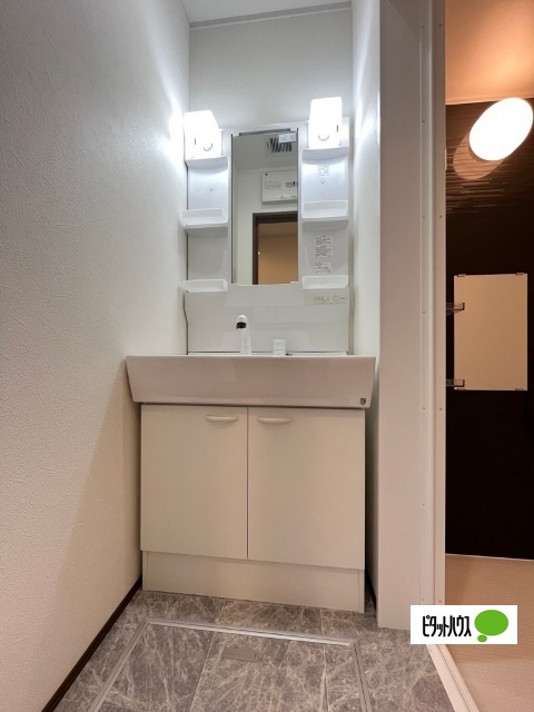 洗面設備　同一タイプ