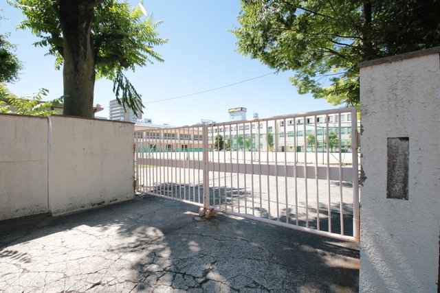 小学校　名古屋市立八熊小学校（小学校）まで618m