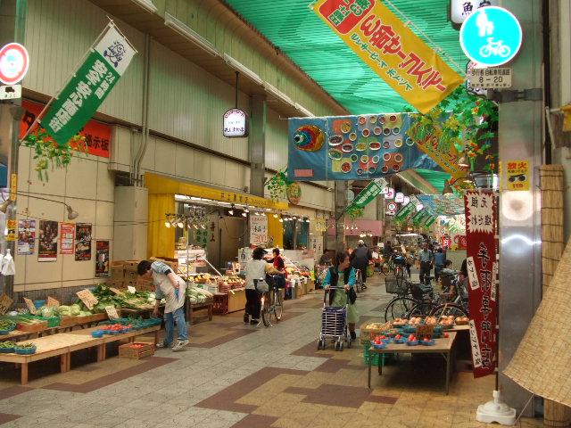 ショッピングセンター　商店街（ショッピングセンター）まで210m
