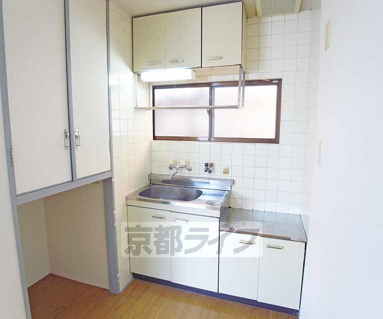 キッチン　ワンルームのコンパクトキッチンスペース