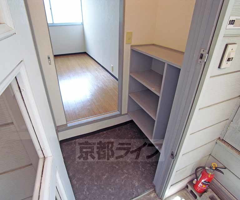 玄関　玄関はＷドアですよ