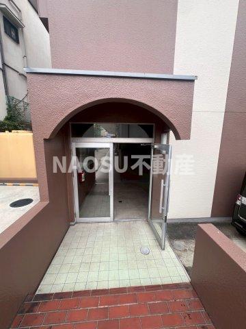 エントランス　落ち着いたエントランスです