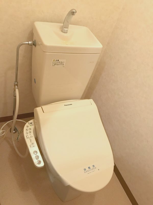 トイレ　温水洗浄便座付！