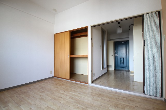 居室・リビング　同物件別号室