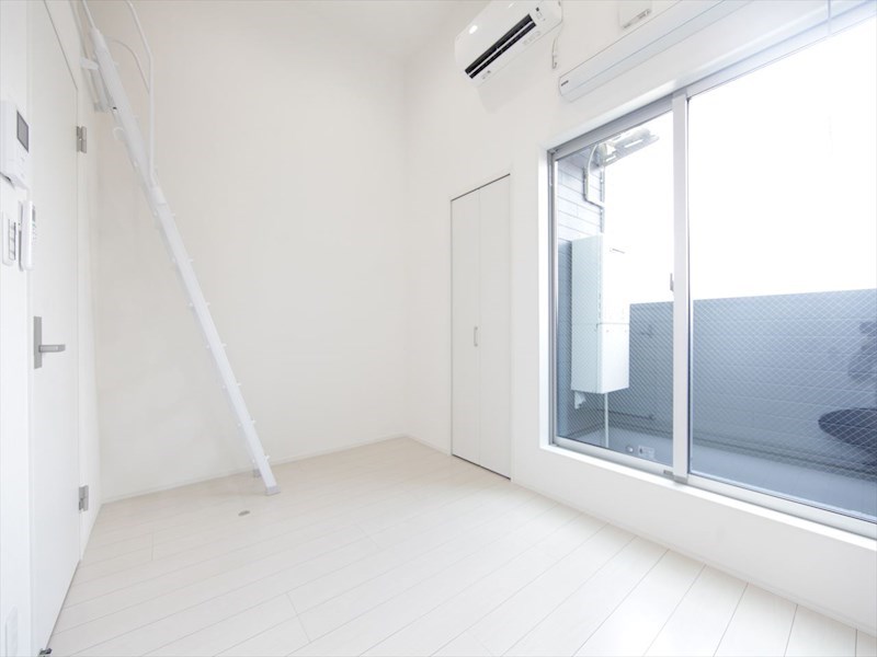 バルコニー　洋室5.4帖　ロフト4.8帖（収納にも寝室にも使えます）