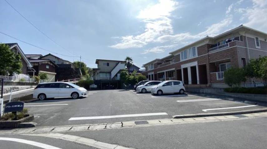 駐車場　エントランス