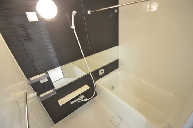 バス・シャワールーム　大きなバスルーム