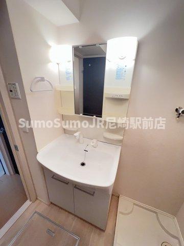 洗面設備　独立洗面台あり、毎朝おしゃれに忙しい女性の方におすすめです