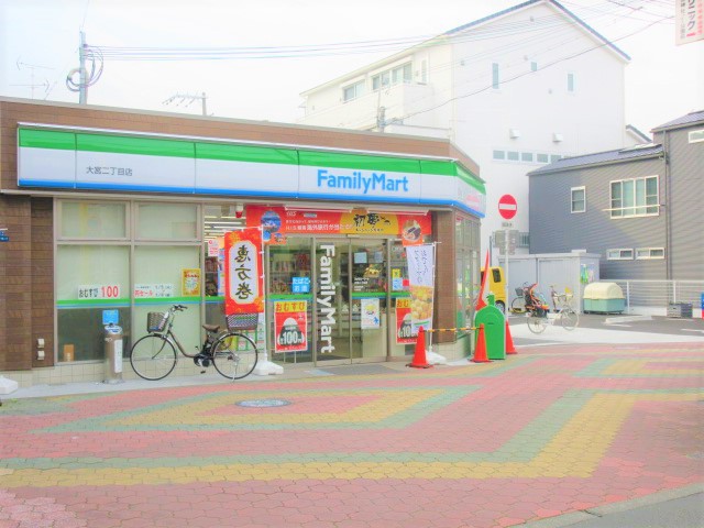 コンビニ　ファミリーマート（コンビニ）まで63m