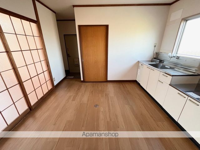メゾン八幡の居間写真