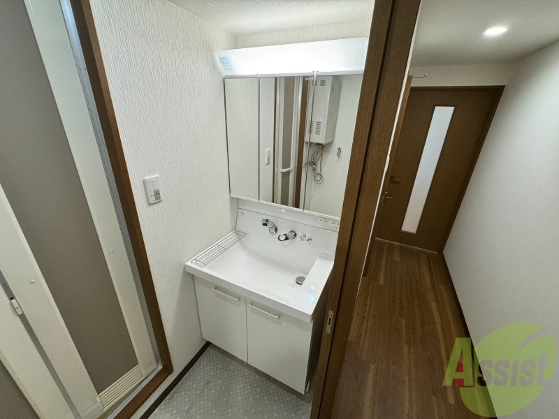 洗面設備　お洒落な独立洗面化粧台になっておりました！