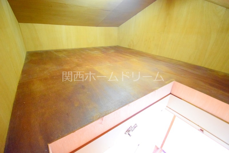収納　屋根裏