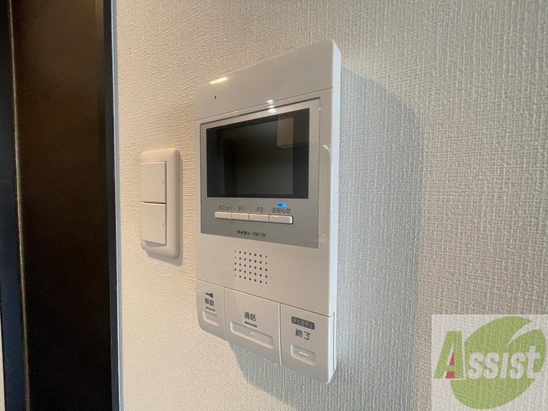 セキュリティ　ＴＶモニター付インターホンです。来客者の顔が見えるので安心！