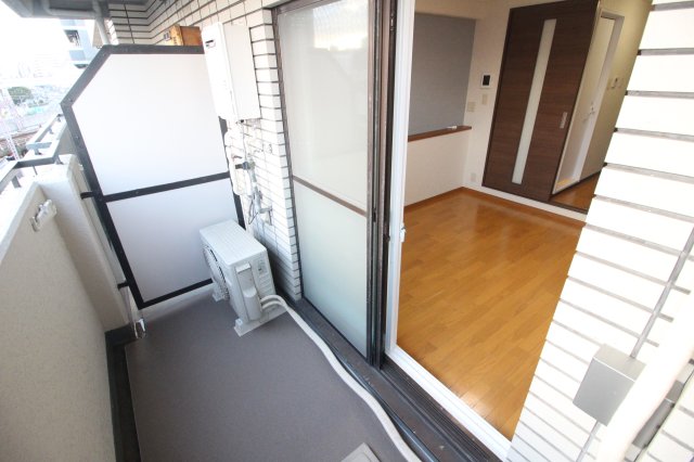 バルコニー　ベランダ内洗濯機置場あり