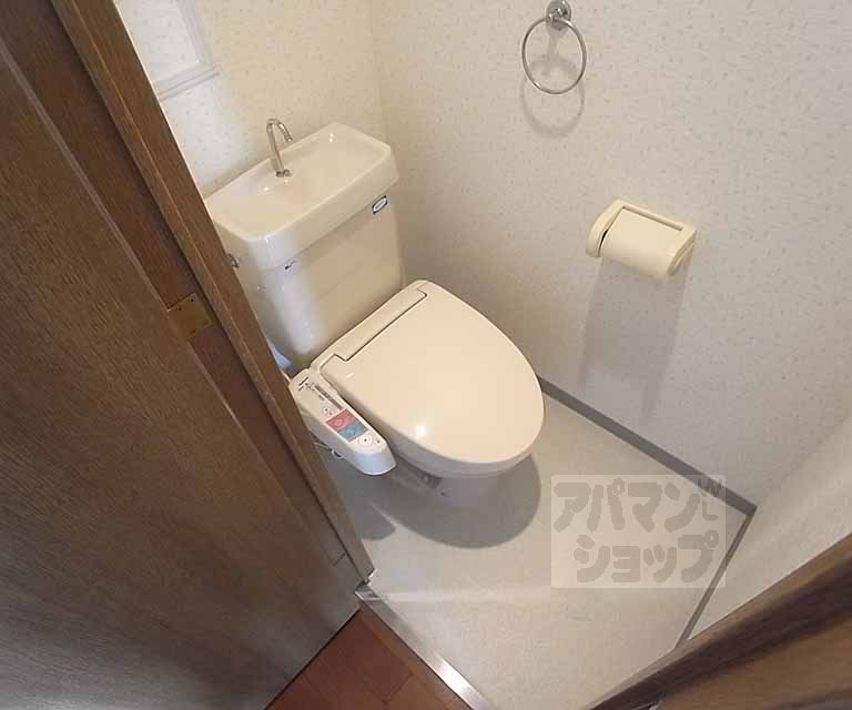 トイレ　ウォシュレット付きトイレです。
