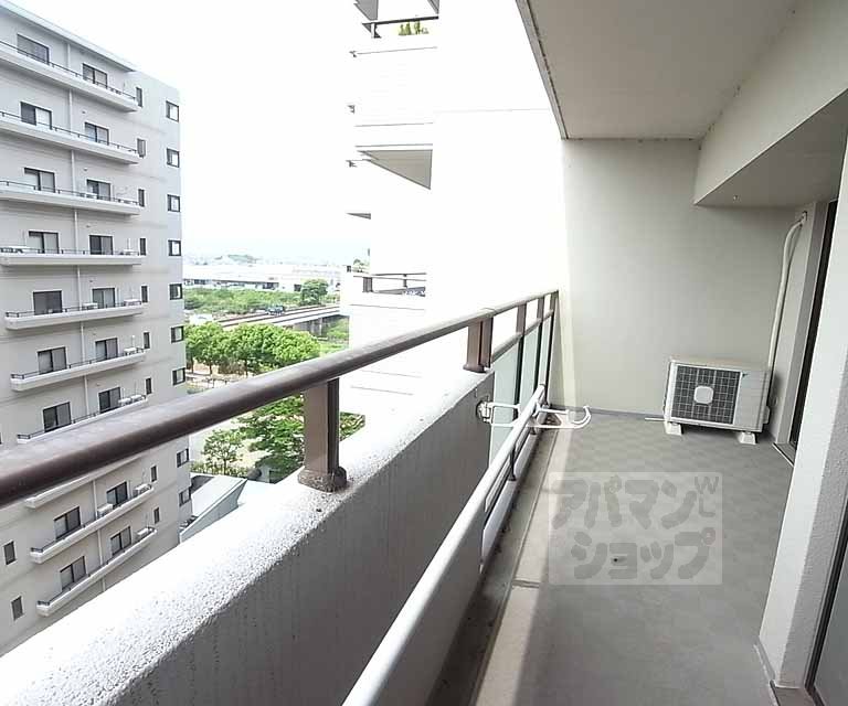 バルコニー　広々としたベランダです。