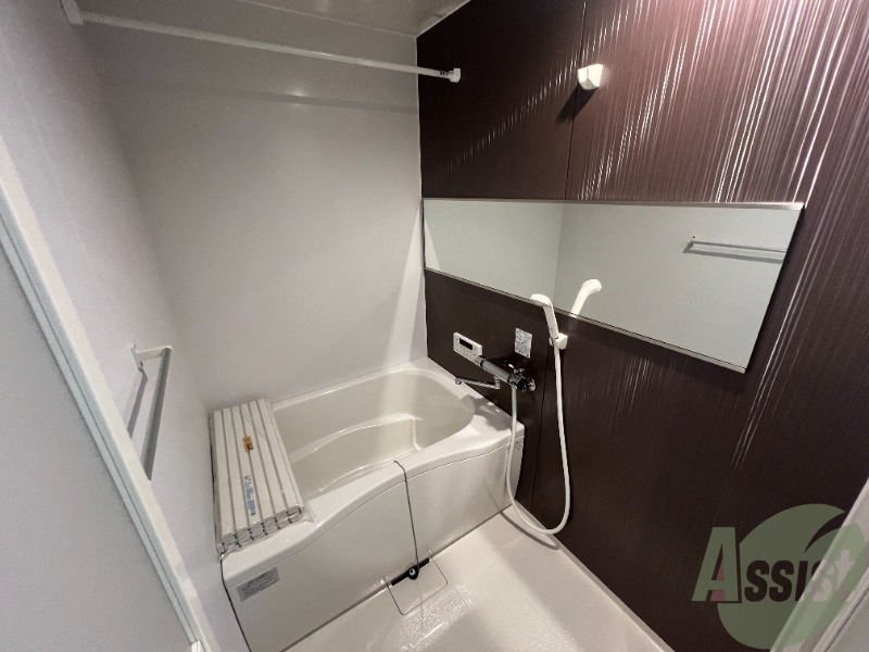 バス・シャワールーム　浴室もピカピカです！横長の鏡が付いているので便利かと思います