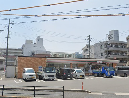 コンビニ　セブン－イレブン広島東雲本町３丁目店（コンビニ）まで526m