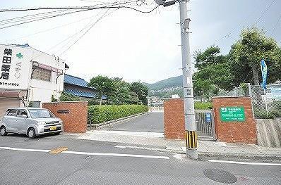 中学校　石峯中学校（中学校）まで1050m