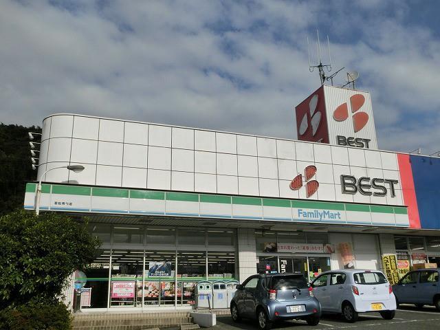 コンビニ　ファミリーマート／ベスト若松西店（コンビニ）まで300m