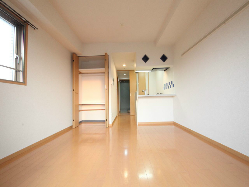 居室・リビング　洋室9.4帖　クローゼット付（収納充実してます）