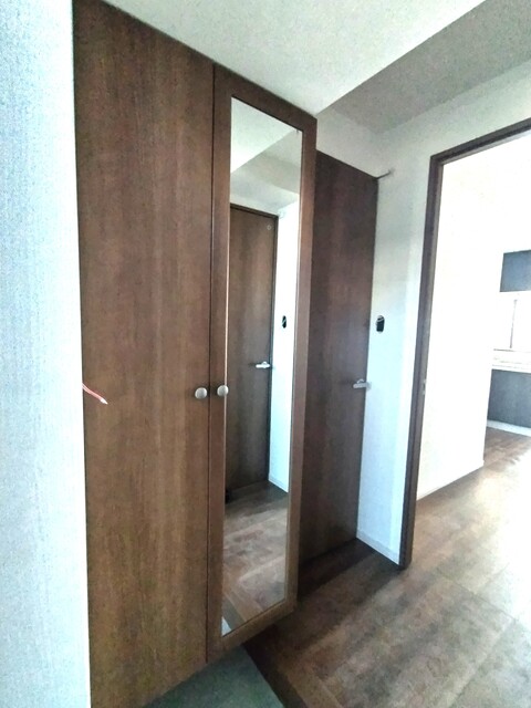 玄関　※現在建築中　３０１号室モデルルームの写真です