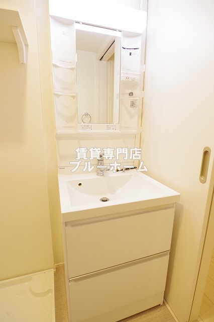 洗面設備　洗面所も収納豊富！