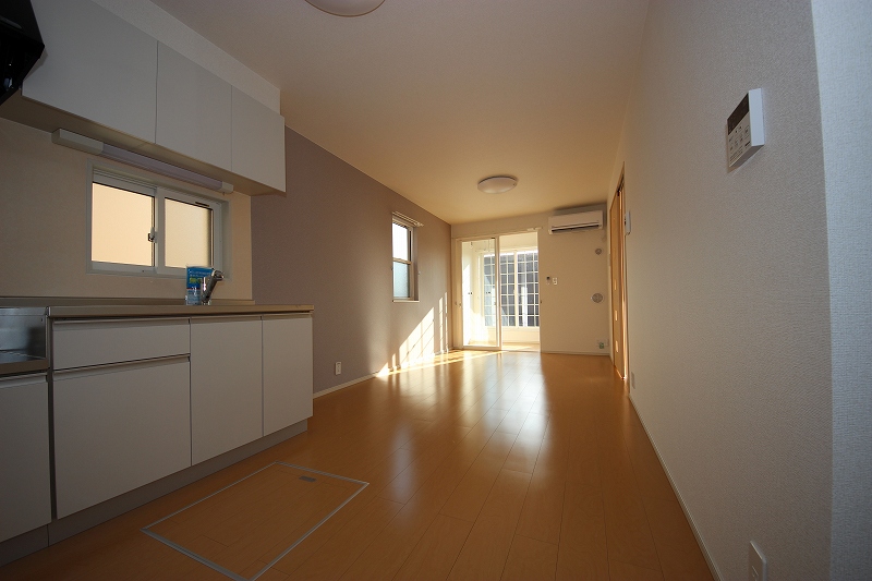 居室・リビング　エアコン・照明付き！